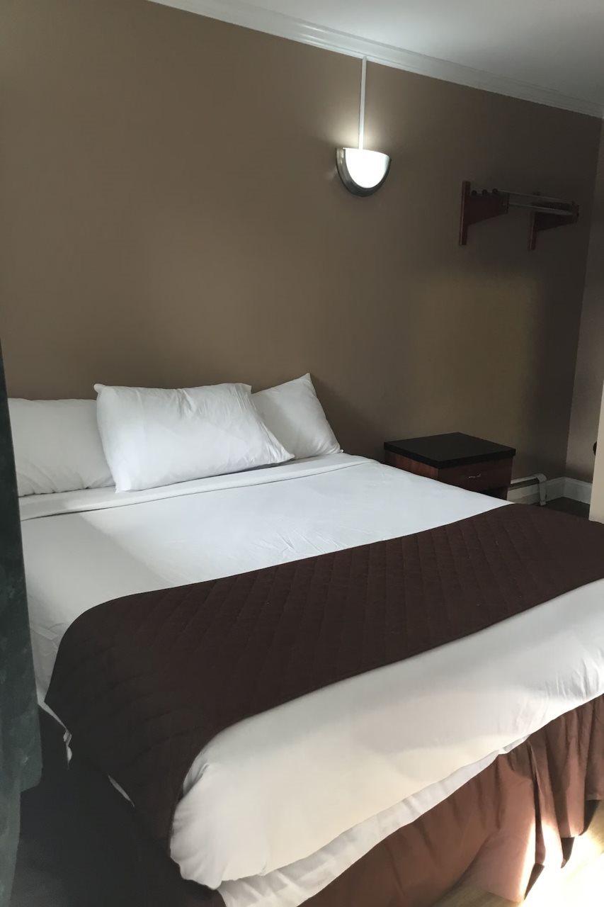 Americas Best Value Inn Avenel Woodbridge Exterior photo