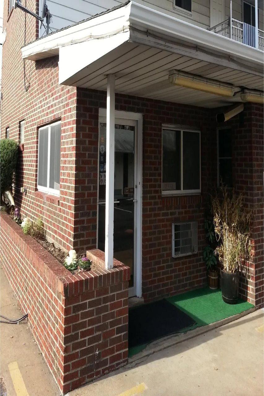 Americas Best Value Inn Avenel Woodbridge Exterior photo