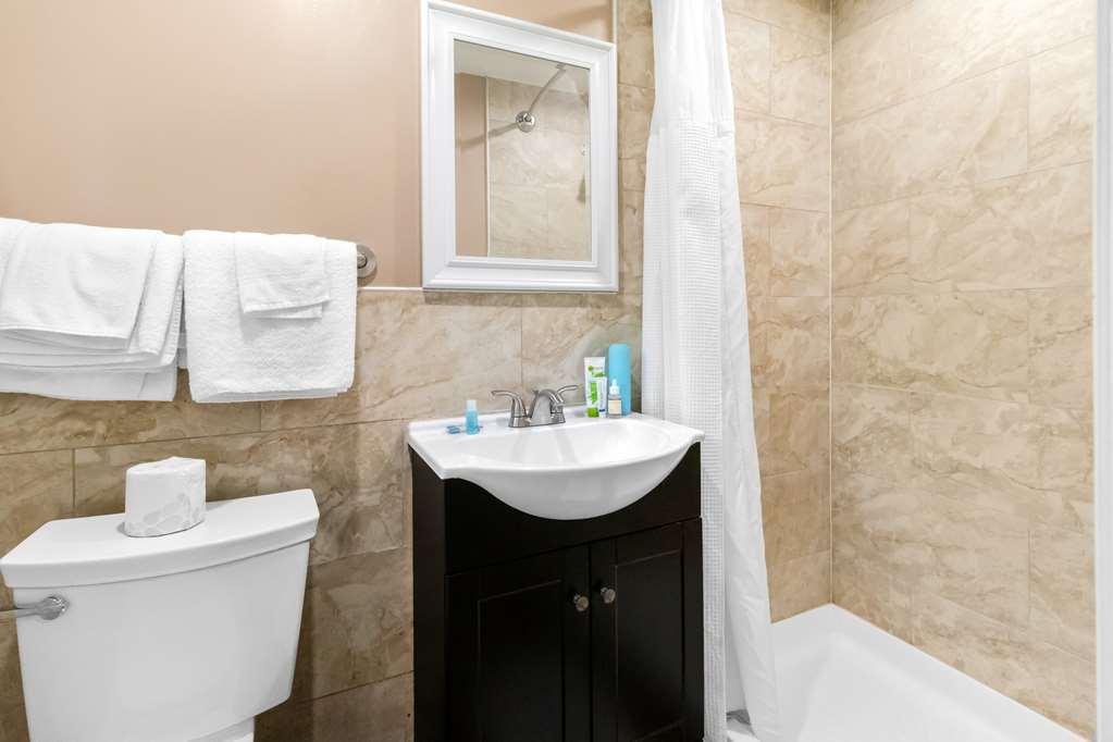 Americas Best Value Inn Avenel Woodbridge Room photo