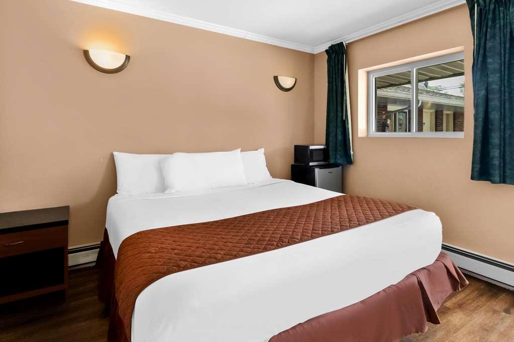 Americas Best Value Inn Avenel Woodbridge Room photo