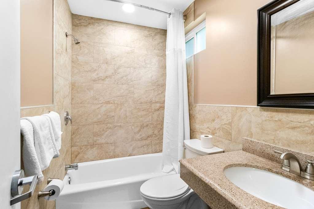 Americas Best Value Inn Avenel Woodbridge Room photo
