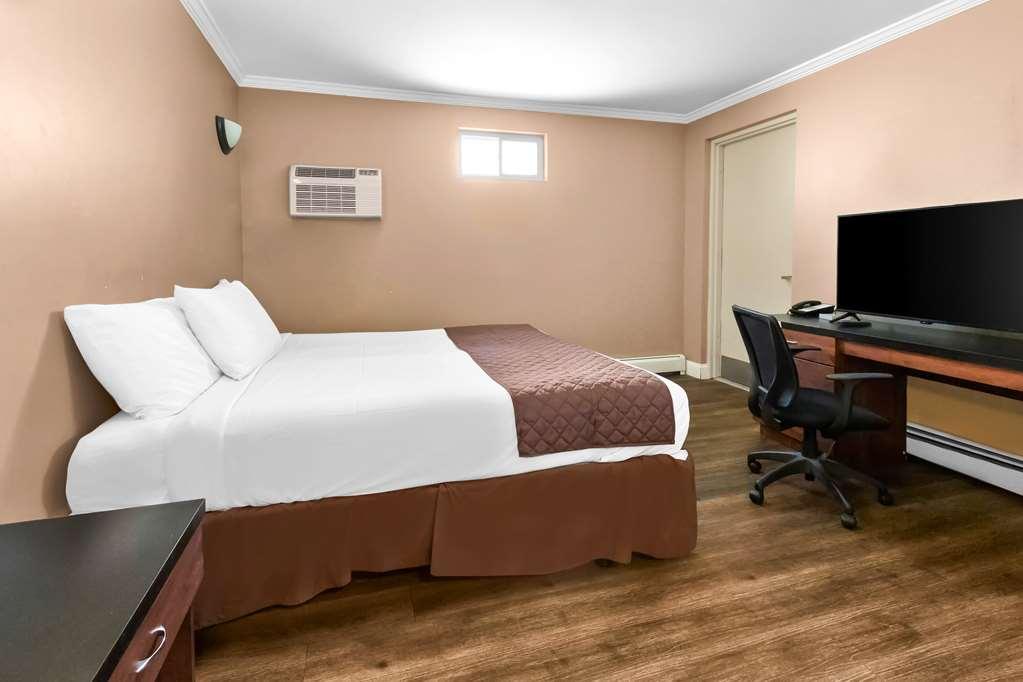 Americas Best Value Inn Avenel Woodbridge Room photo