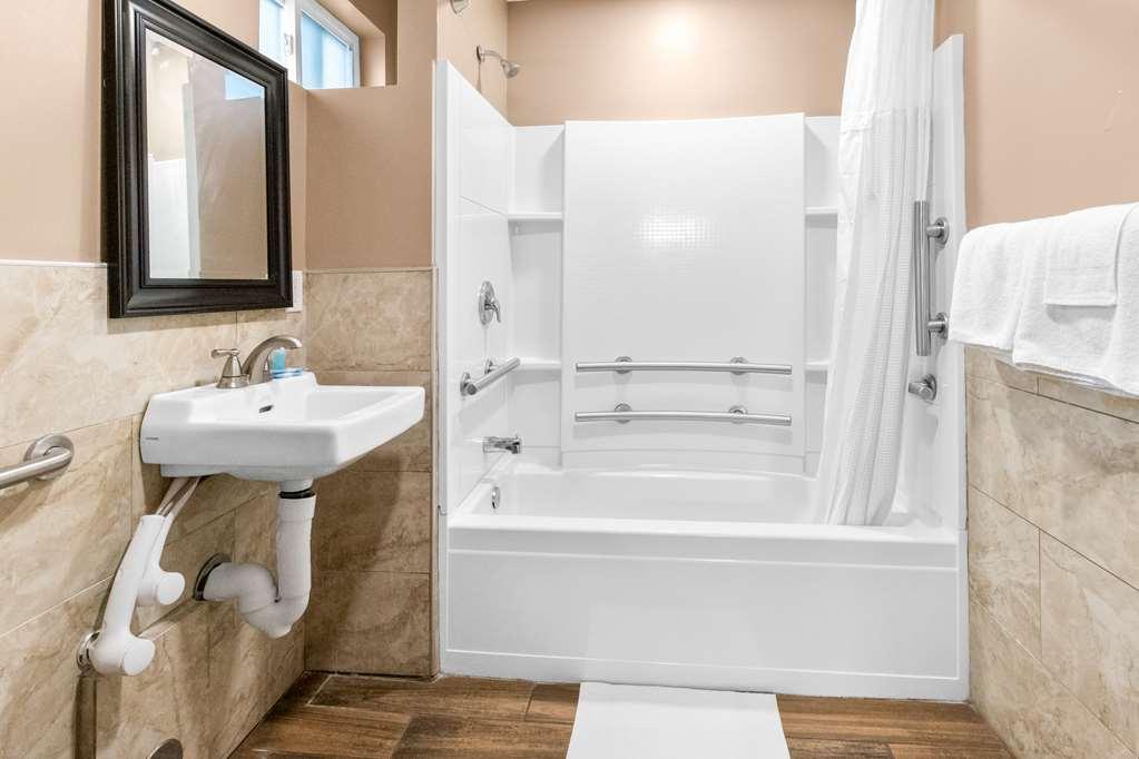 Americas Best Value Inn Avenel Woodbridge Room photo