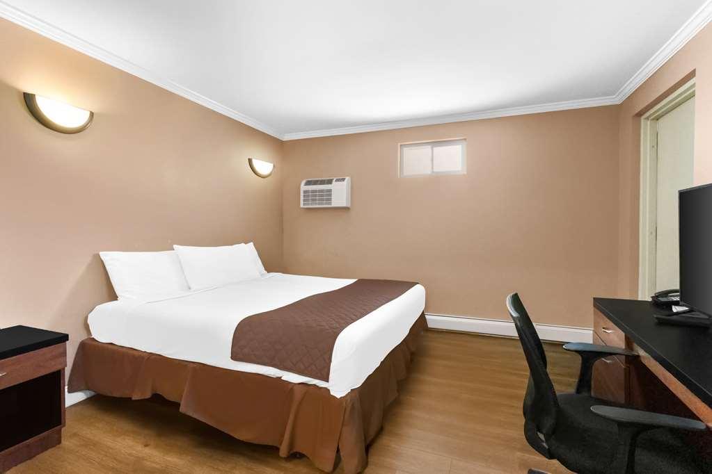 Americas Best Value Inn Avenel Woodbridge Room photo