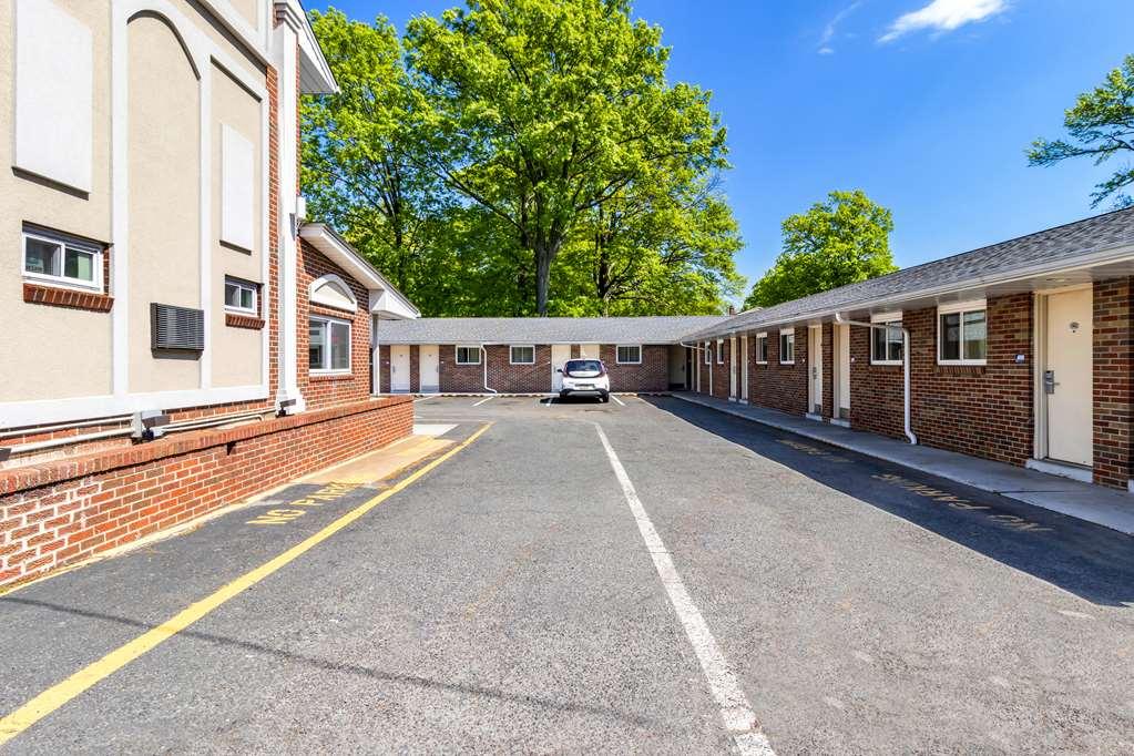 Americas Best Value Inn Avenel Woodbridge Exterior photo