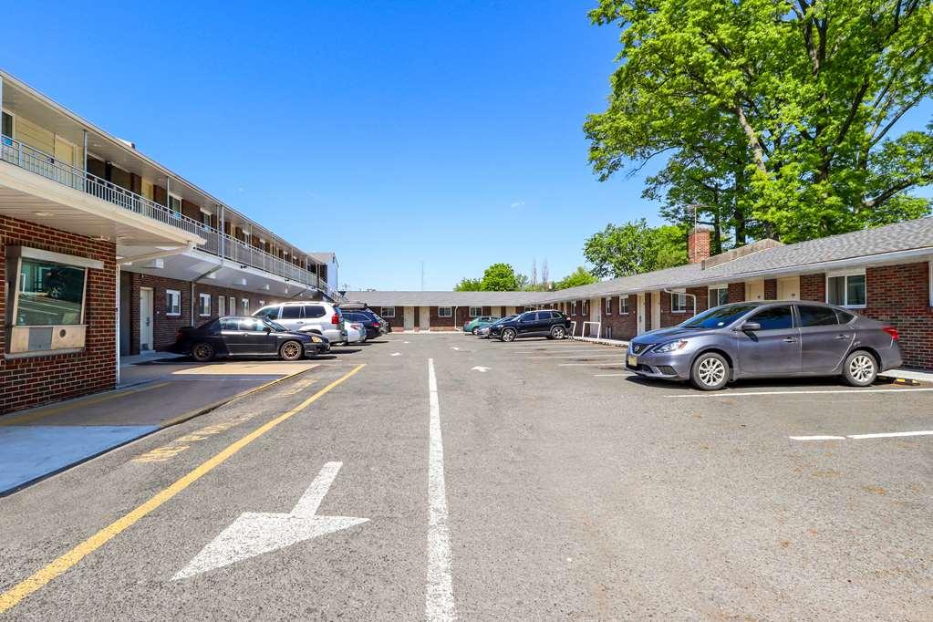 Americas Best Value Inn Avenel Woodbridge Exterior photo