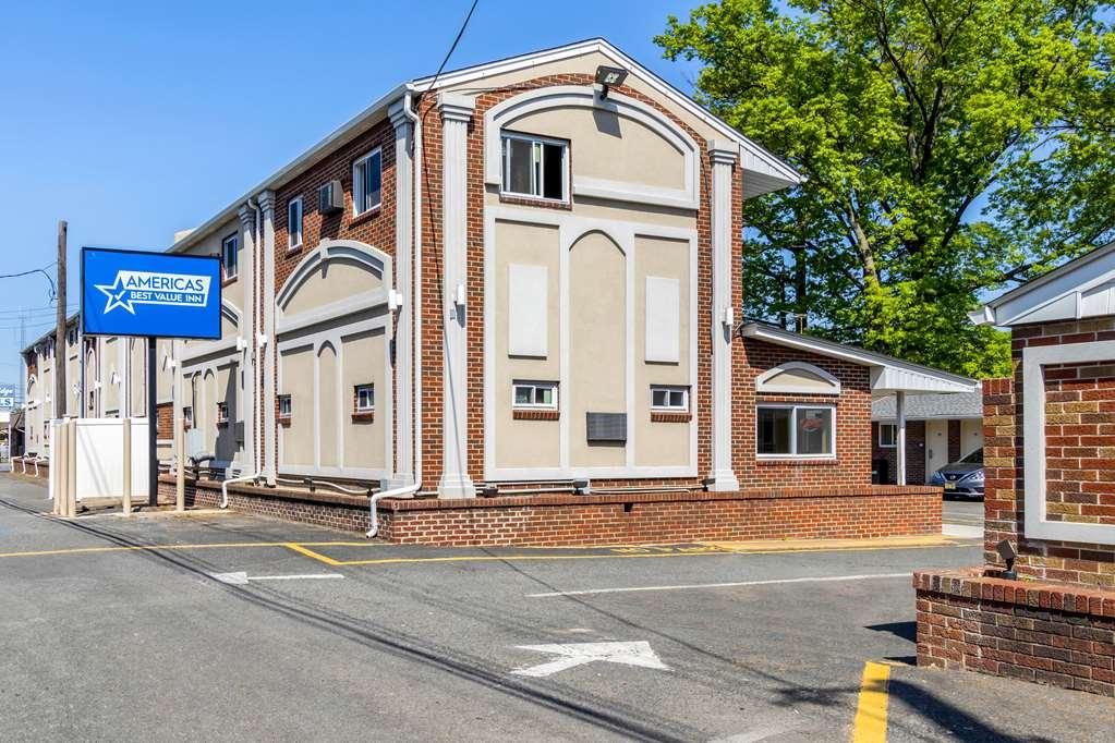 Americas Best Value Inn Avenel Woodbridge Exterior photo