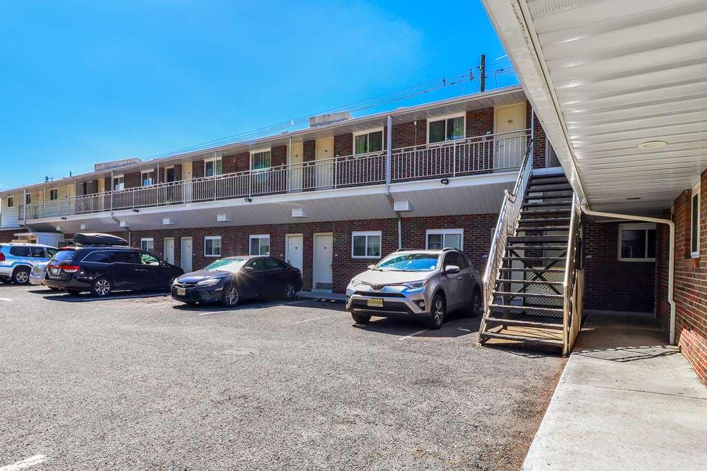 Americas Best Value Inn Avenel Woodbridge Exterior photo