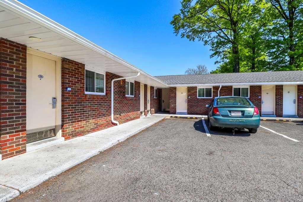 Americas Best Value Inn Avenel Woodbridge Exterior photo