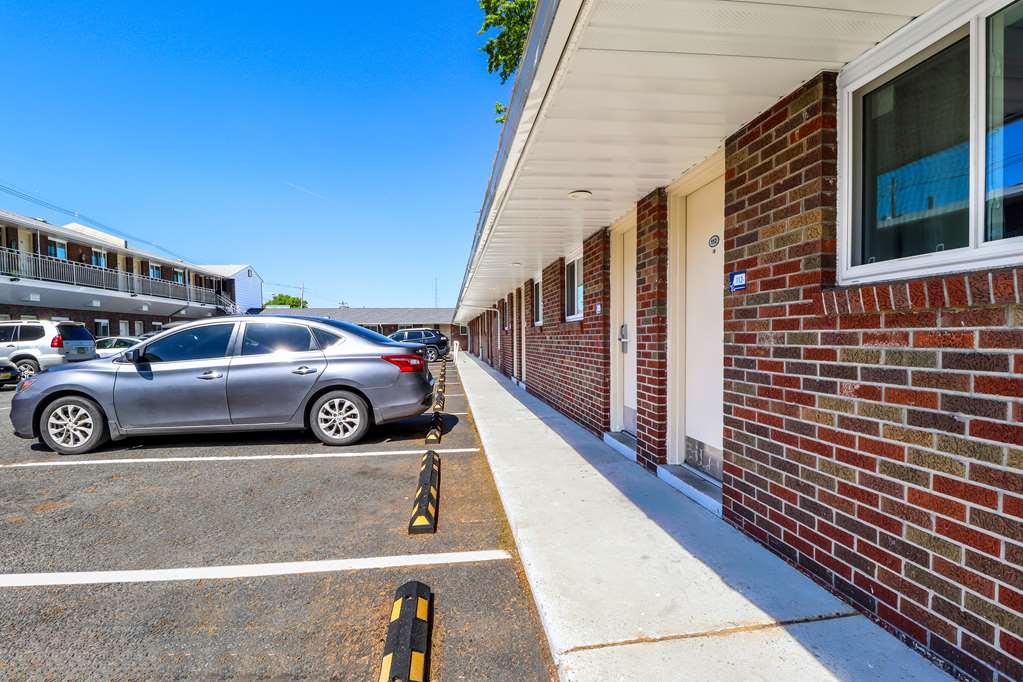 Americas Best Value Inn Avenel Woodbridge Exterior photo