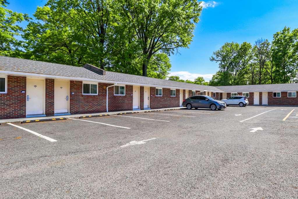 Americas Best Value Inn Avenel Woodbridge Exterior photo